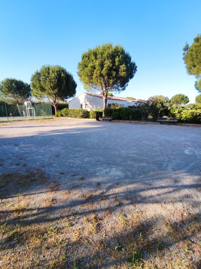 Вилла Jasse De Camargue Галларг-ле-Монтюё Экстерьер фото